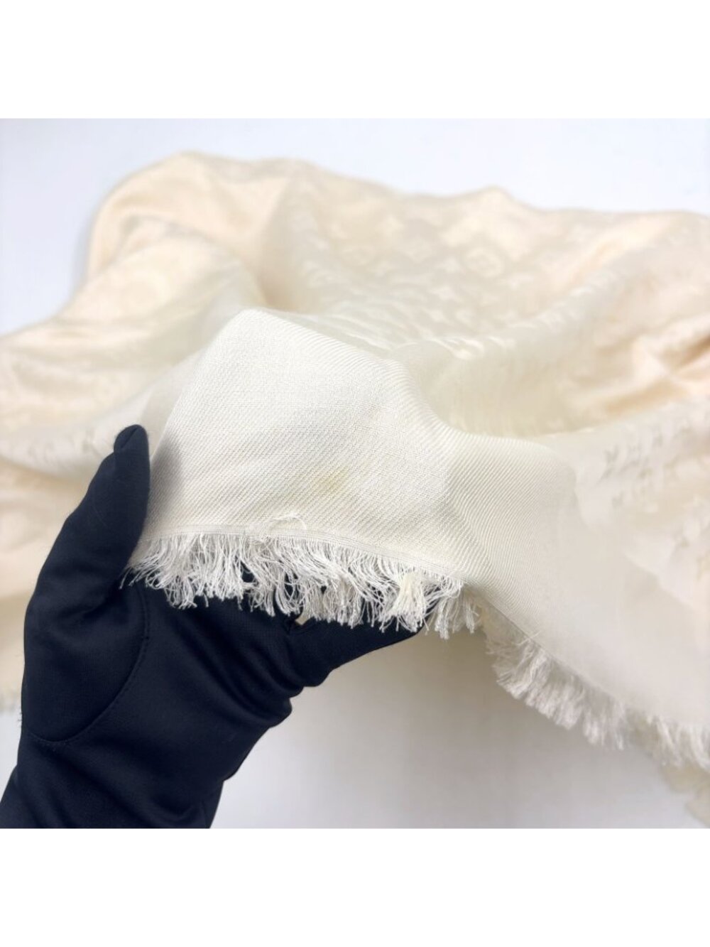 Louis Vuitton Echarpe Logo Mania Monogram Blanc Silk Wool Beige Shawl Scarf - Picture 6 of 8